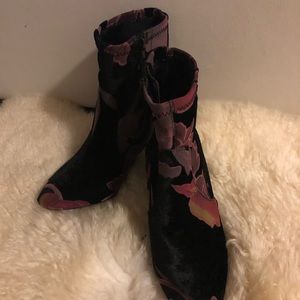 Brand new no tags size 7 Steve Madden booties